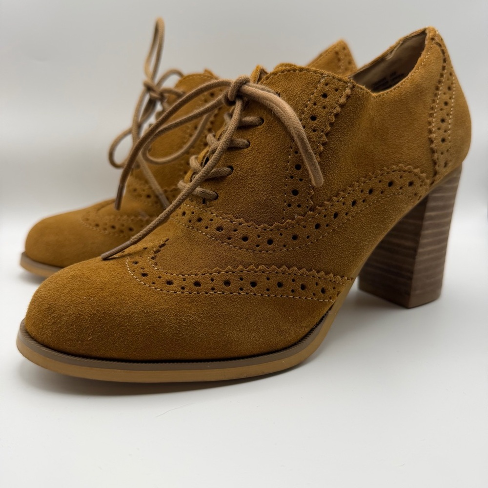Steve Madden Women’s Size 6 Omyra Tan Suede Oxford Block Heel Preppy Minimalist
